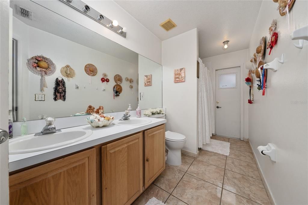 For Sale: $525,000 (4 beds, 3 baths, 2353 Square Feet)