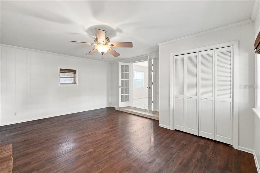 For Sale: $335,000 (3 beds, 2 baths, 1980 Square Feet)