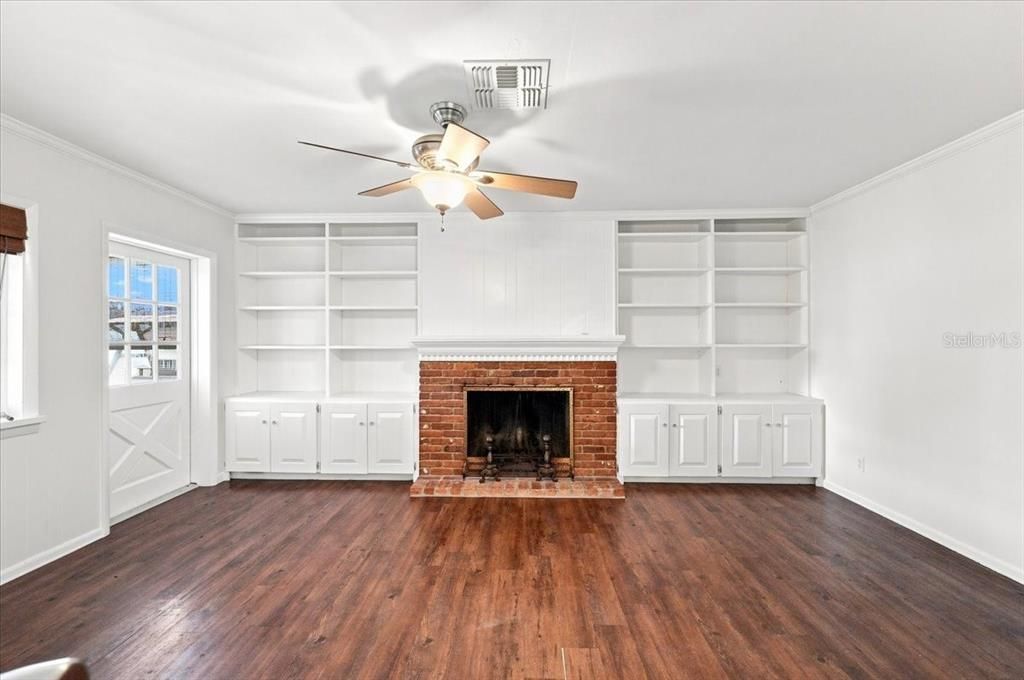 For Sale: $335,000 (3 beds, 2 baths, 1980 Square Feet)