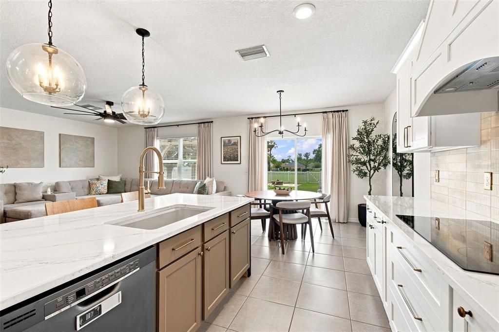 For Sale: $425,000 (5 beds, 3 baths, 2674 Square Feet)