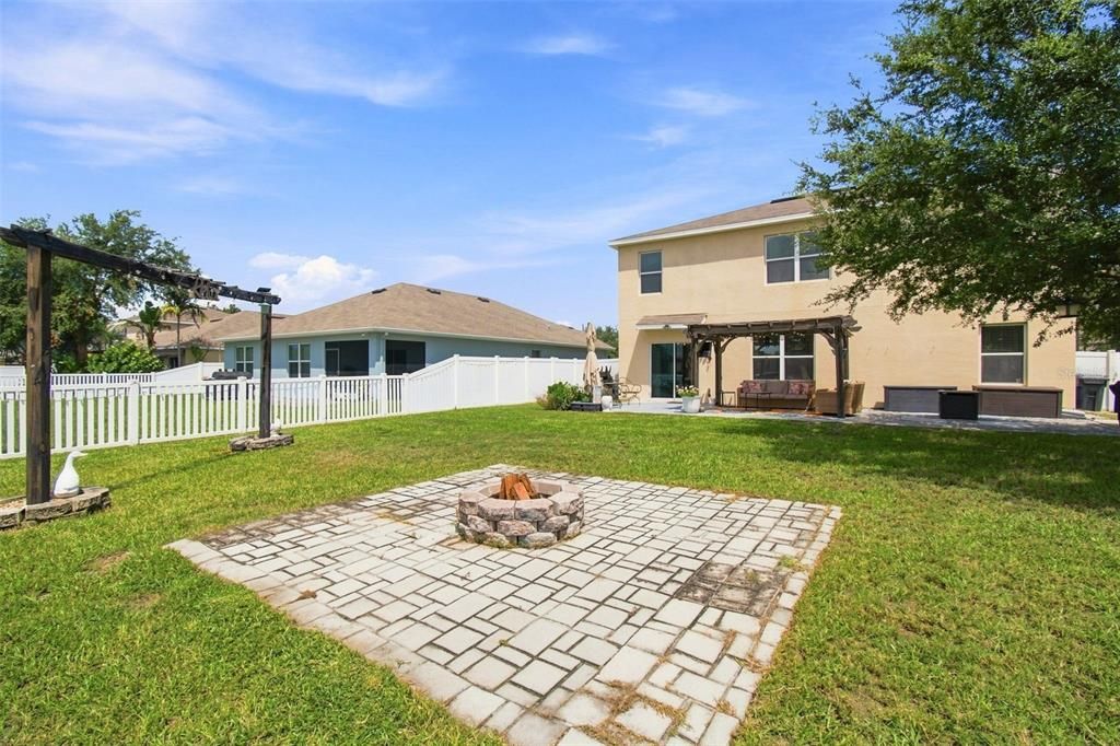 For Sale: $425,000 (5 beds, 3 baths, 2674 Square Feet)