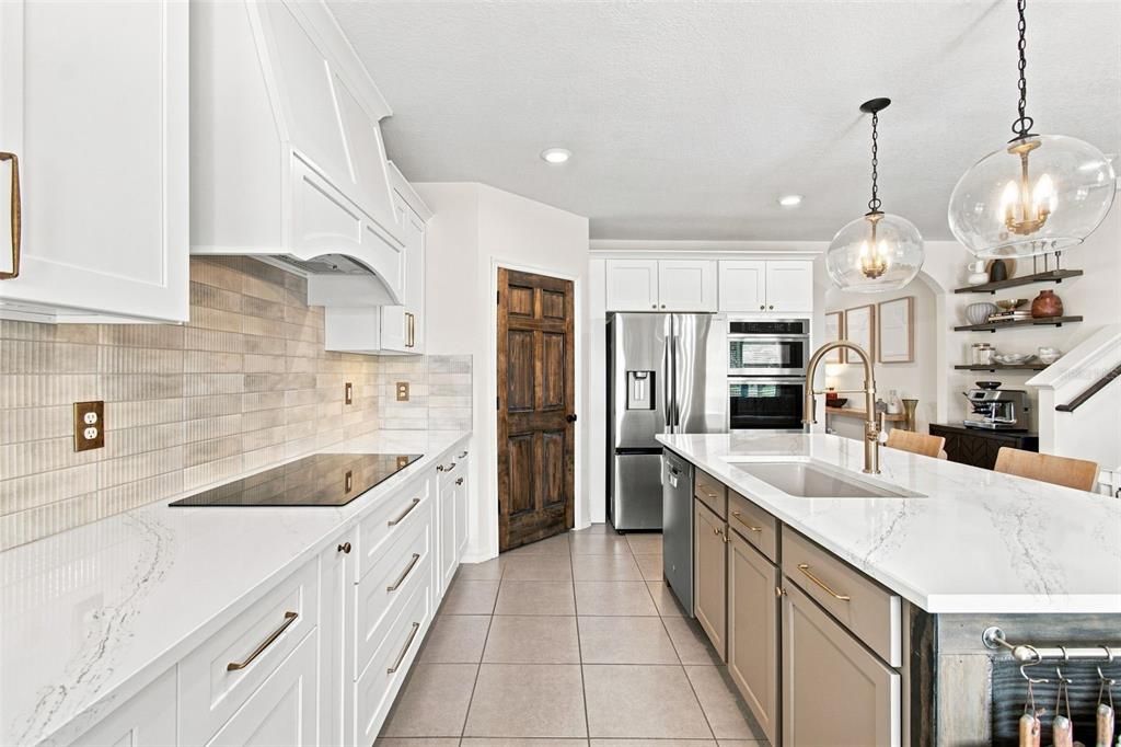 For Sale: $425,000 (5 beds, 3 baths, 2674 Square Feet)