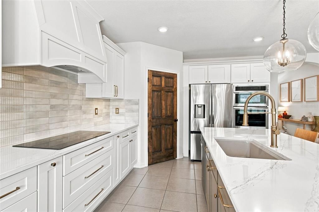 For Sale: $425,000 (5 beds, 3 baths, 2674 Square Feet)