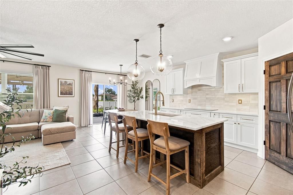 For Sale: $425,000 (5 beds, 3 baths, 2674 Square Feet)