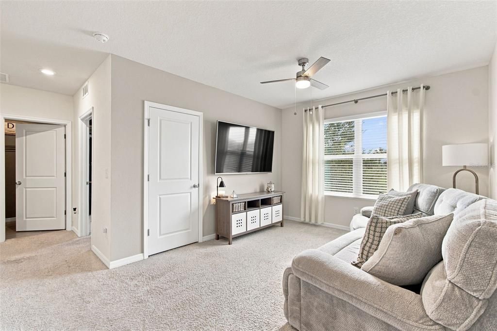 For Sale: $425,000 (5 beds, 3 baths, 2674 Square Feet)