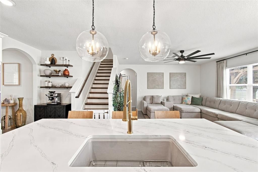 For Sale: $425,000 (5 beds, 3 baths, 2674 Square Feet)