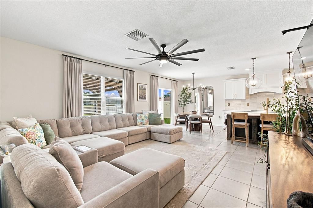 For Sale: $425,000 (5 beds, 3 baths, 2674 Square Feet)