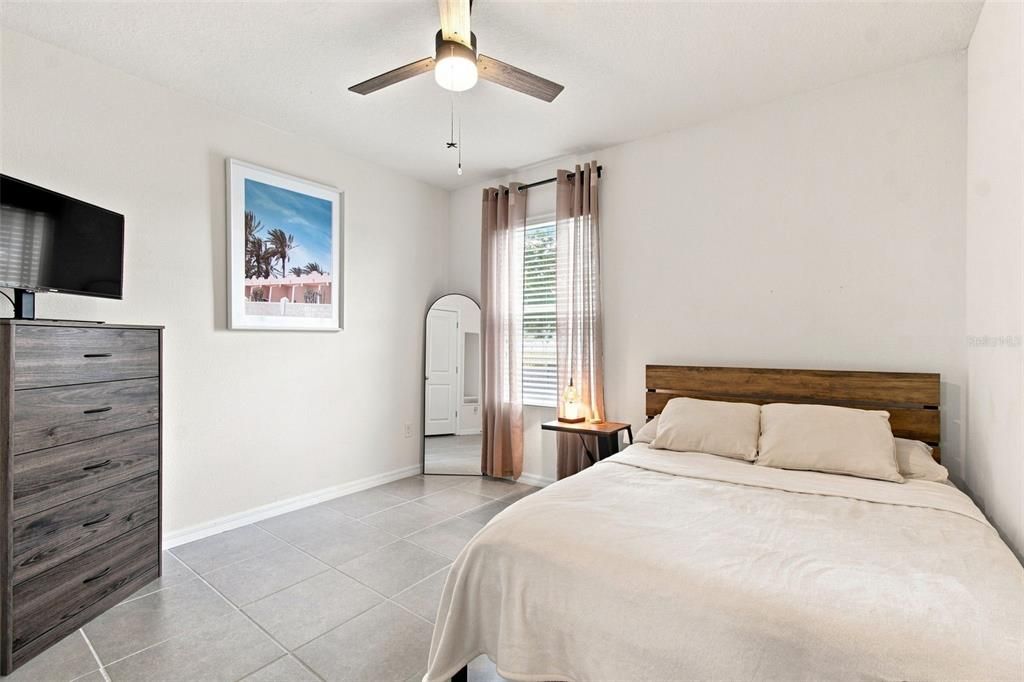 For Sale: $425,000 (5 beds, 3 baths, 2674 Square Feet)