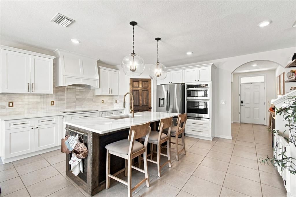 For Sale: $425,000 (5 beds, 3 baths, 2674 Square Feet)