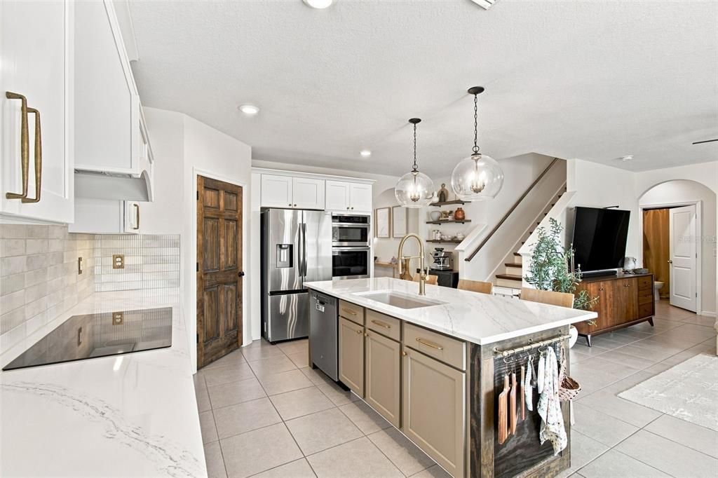 For Sale: $425,000 (5 beds, 3 baths, 2674 Square Feet)