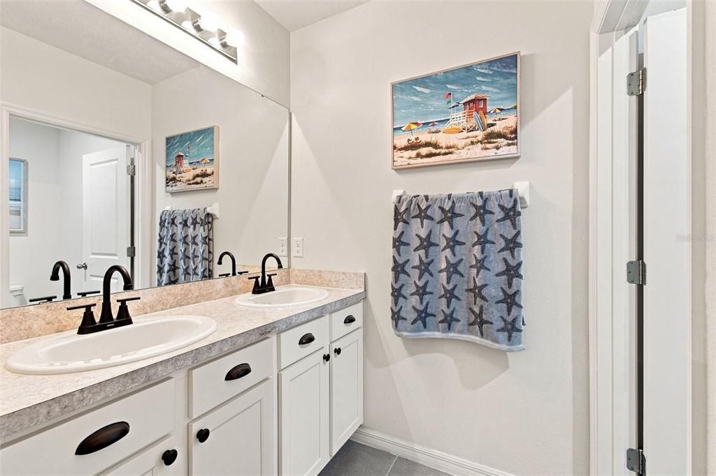 For Sale: $425,000 (5 beds, 3 baths, 2674 Square Feet)