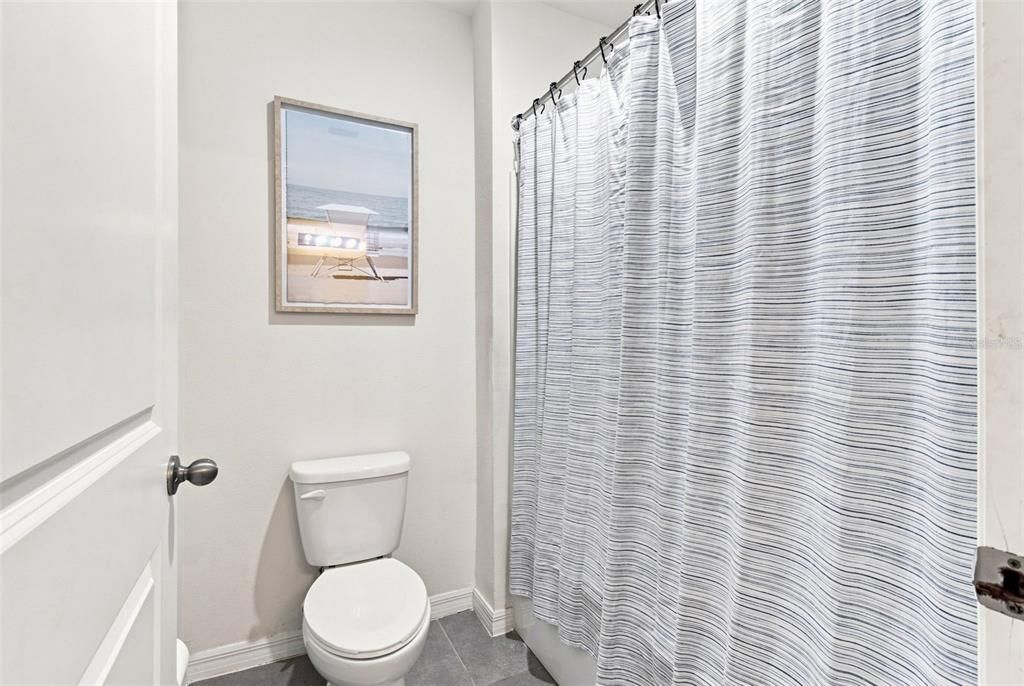 For Sale: $425,000 (5 beds, 3 baths, 2674 Square Feet)