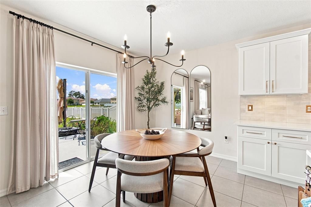 For Sale: $425,000 (5 beds, 3 baths, 2674 Square Feet)