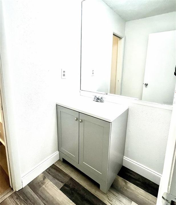 For Rent: $1,850 (2 beds, 1 baths, 1102 Square Feet)