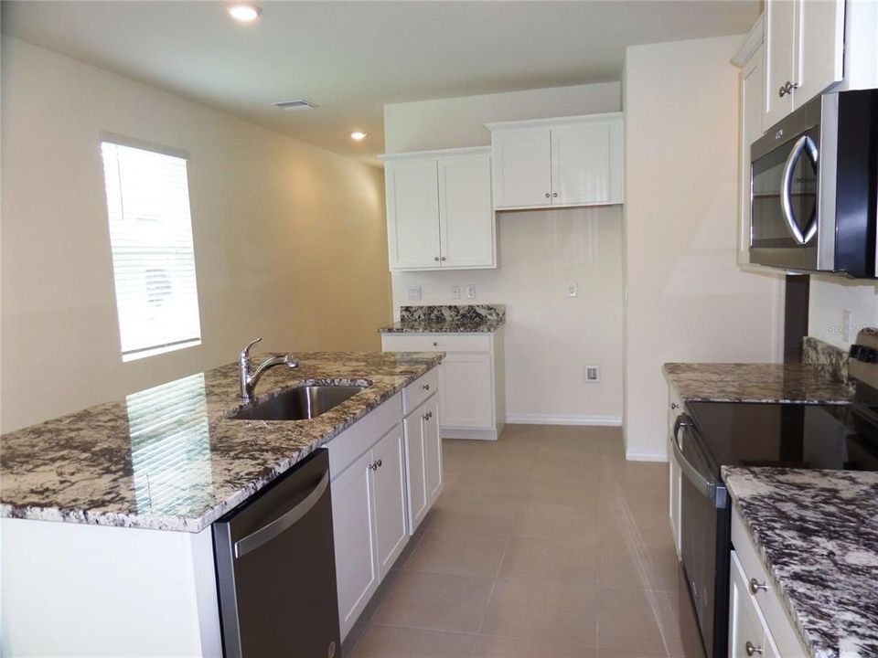 For Rent: $1,747 (3 beds, 2 baths, 1395 Square Feet)