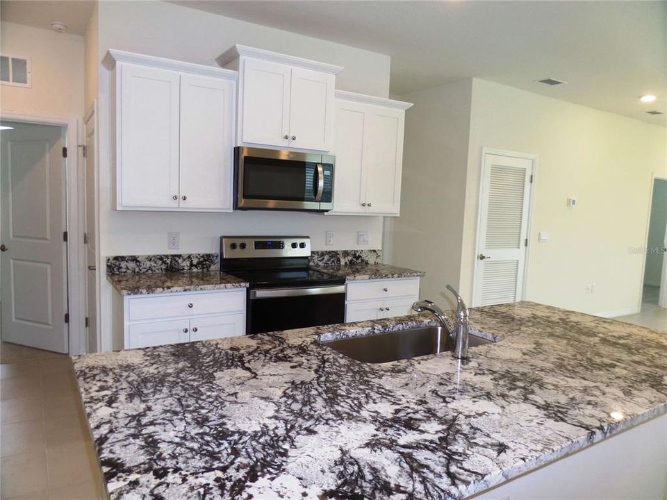 For Rent: $1,747 (3 beds, 2 baths, 1395 Square Feet)