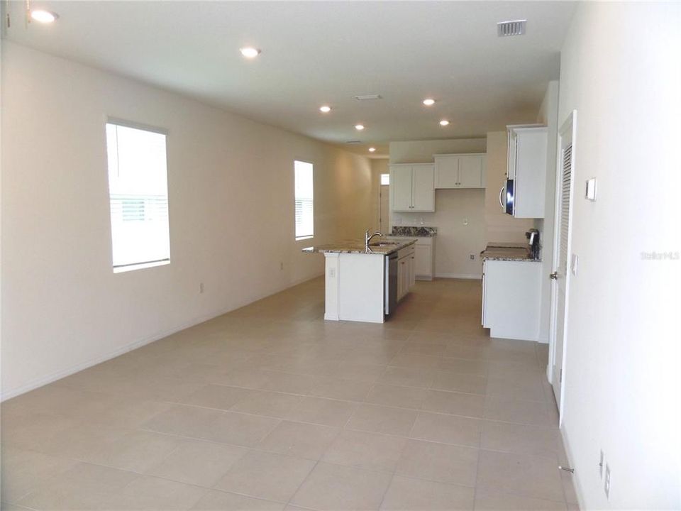 For Rent: $1,747 (3 beds, 2 baths, 1395 Square Feet)