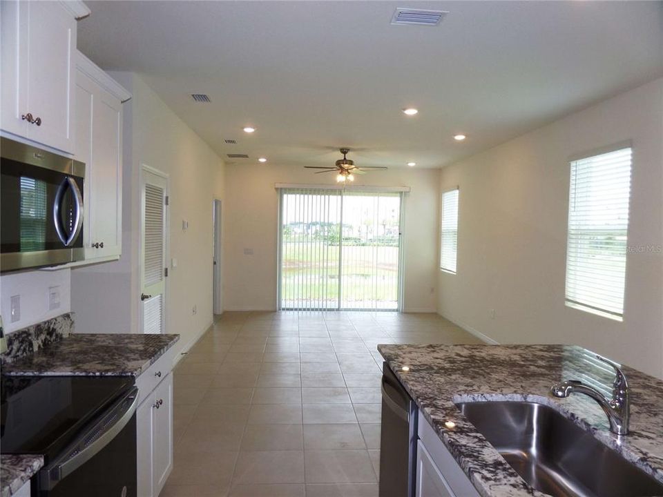 For Rent: $1,747 (3 beds, 2 baths, 1395 Square Feet)