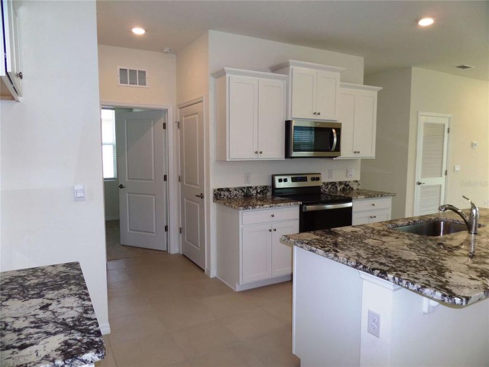 For Rent: $1,747 (3 beds, 2 baths, 1395 Square Feet)