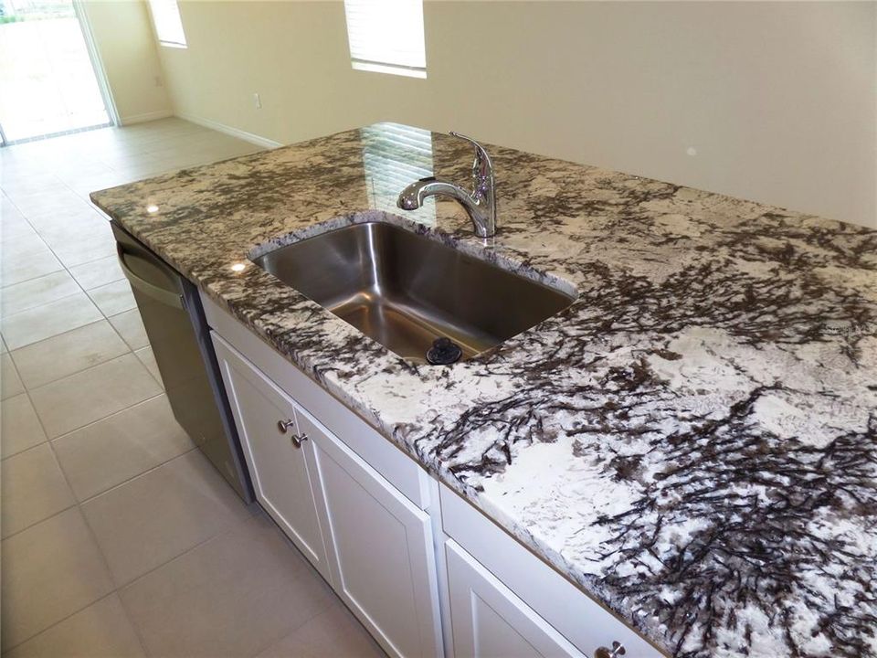For Rent: $1,747 (3 beds, 2 baths, 1395 Square Feet)
