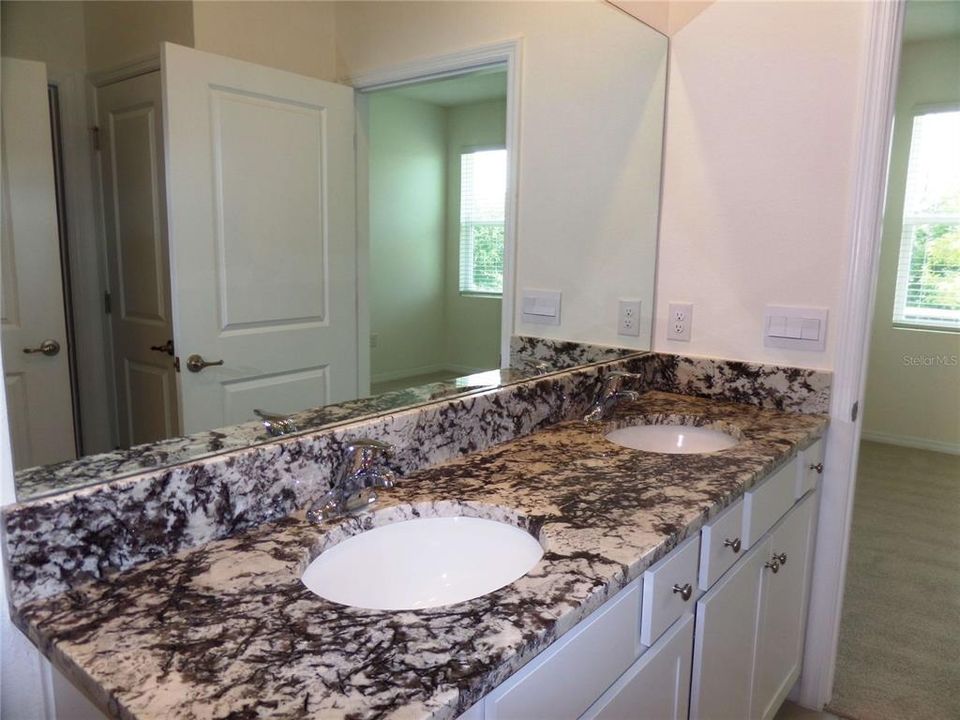 For Rent: $1,747 (3 beds, 2 baths, 1395 Square Feet)