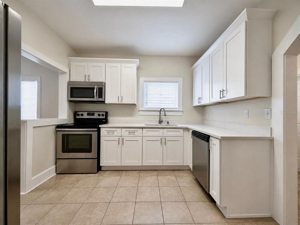 For Rent: $2,300 (2 beds, 2 baths, 1420 Square Feet)