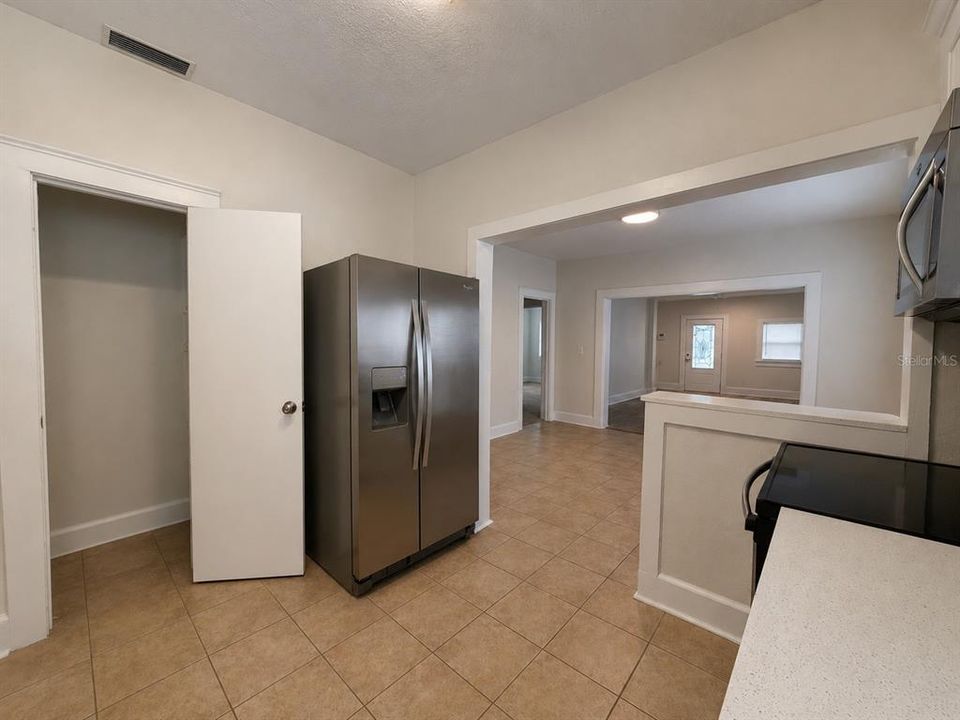For Rent: $2,300 (2 beds, 2 baths, 1420 Square Feet)