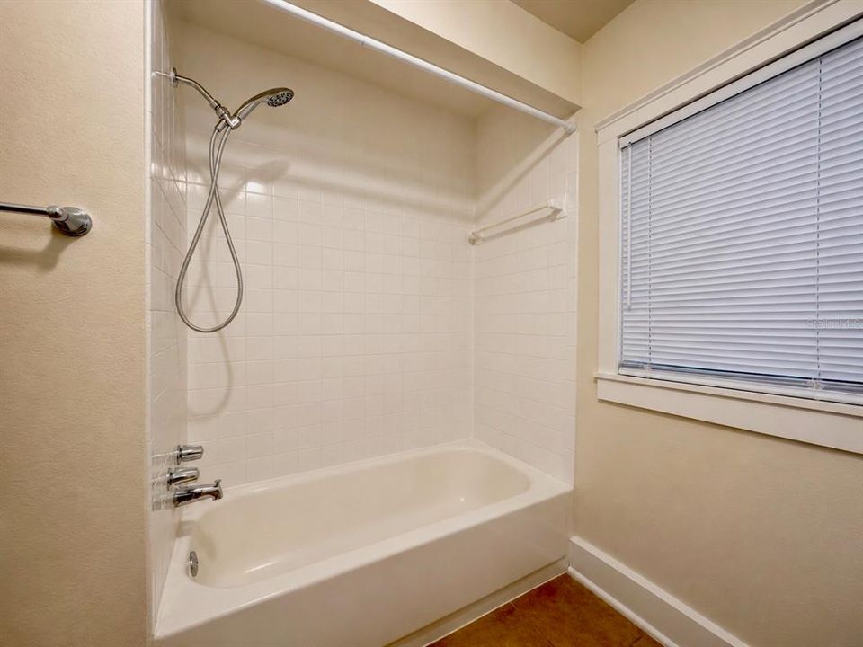For Rent: $2,300 (2 beds, 2 baths, 1420 Square Feet)
