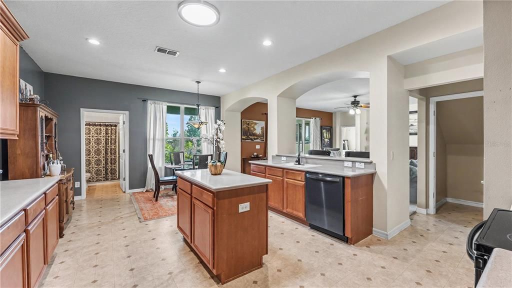 For Sale: $449,000 (5 beds, 4 baths, 3732 Square Feet)
