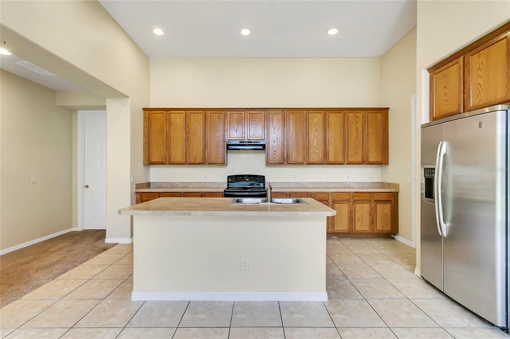 For Rent: $2,895 (4 beds, 3 baths, 2787 Square Feet)