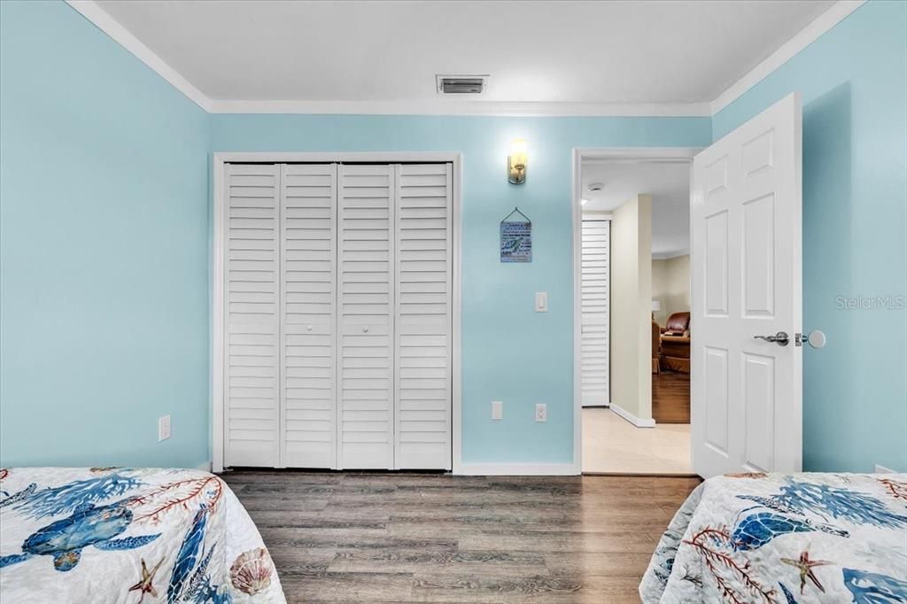 For Sale: $139,900 (2 beds, 2 baths, 897 Square Feet)