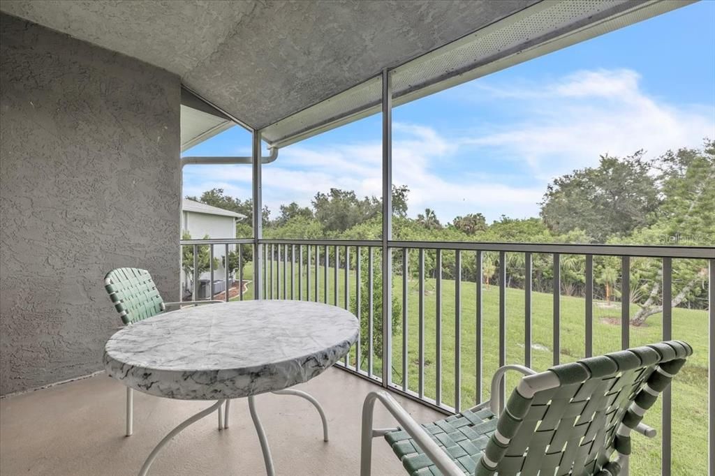 For Sale: $139,900 (2 beds, 2 baths, 897 Square Feet)