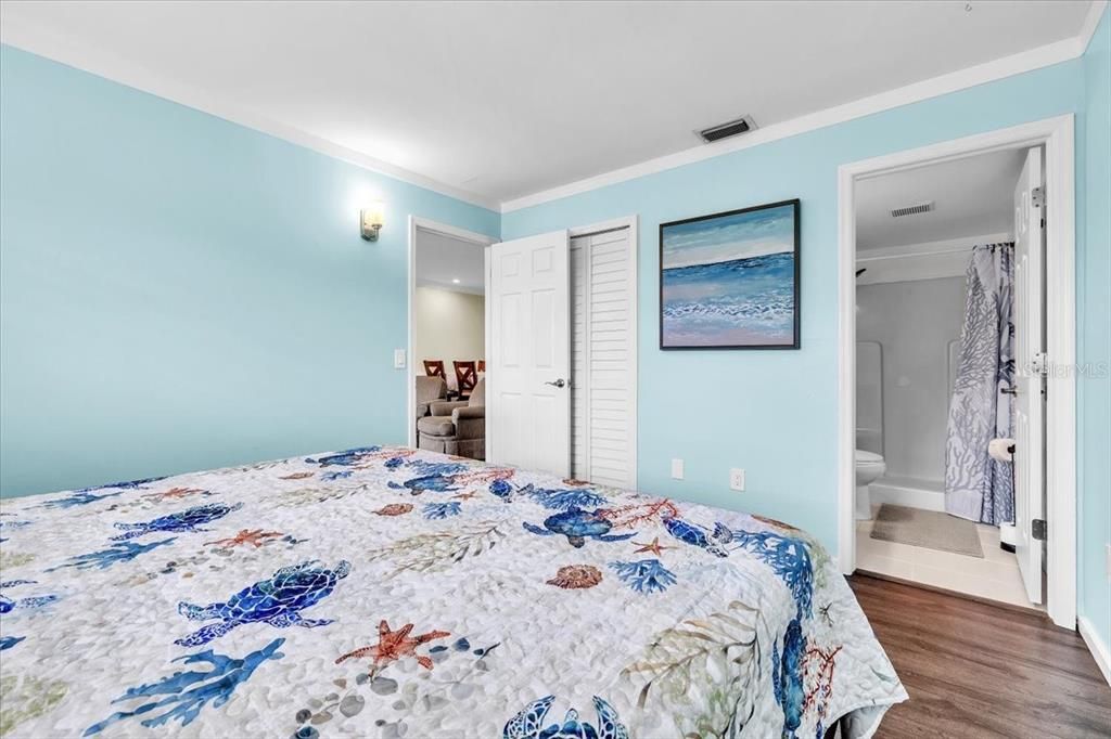 For Sale: $139,900 (2 beds, 2 baths, 897 Square Feet)