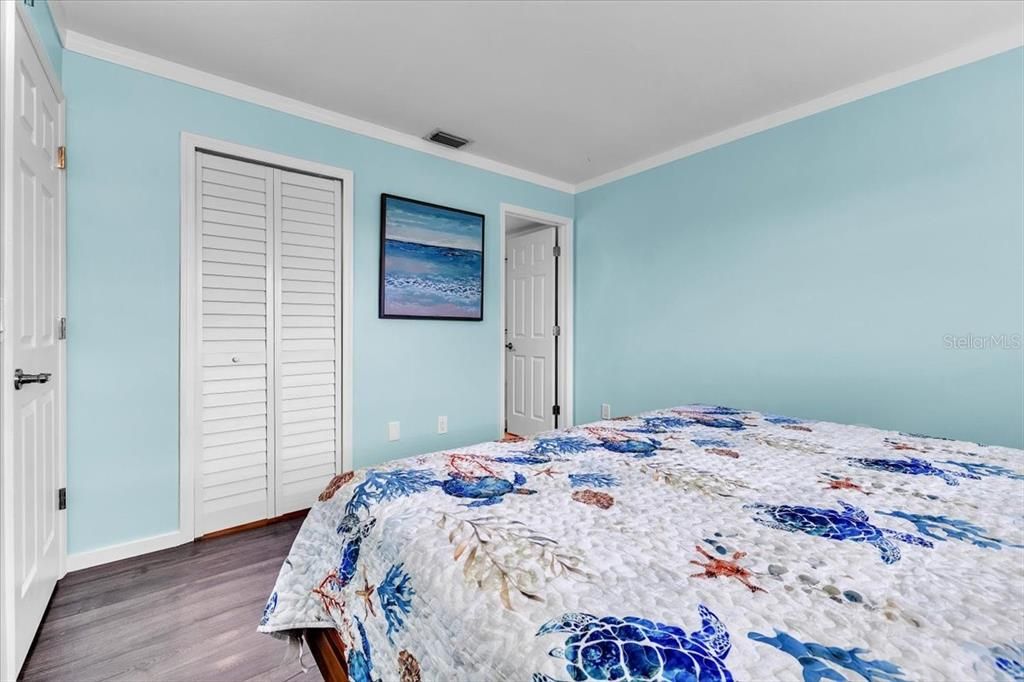 For Sale: $139,900 (2 beds, 2 baths, 897 Square Feet)