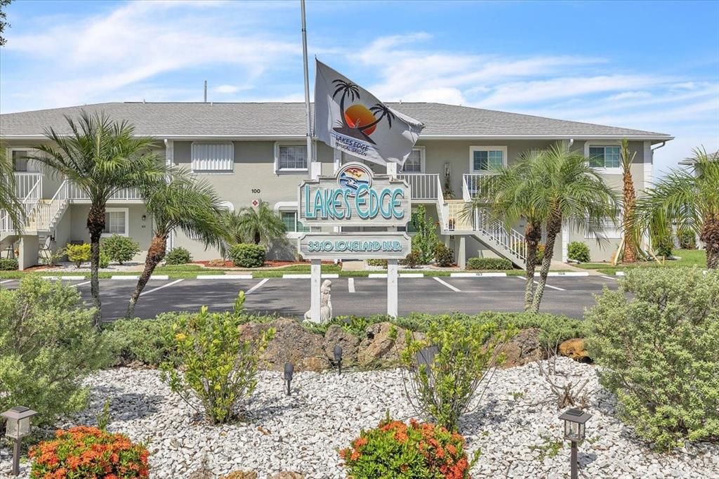 For Sale: $139,900 (2 beds, 2 baths, 897 Square Feet)