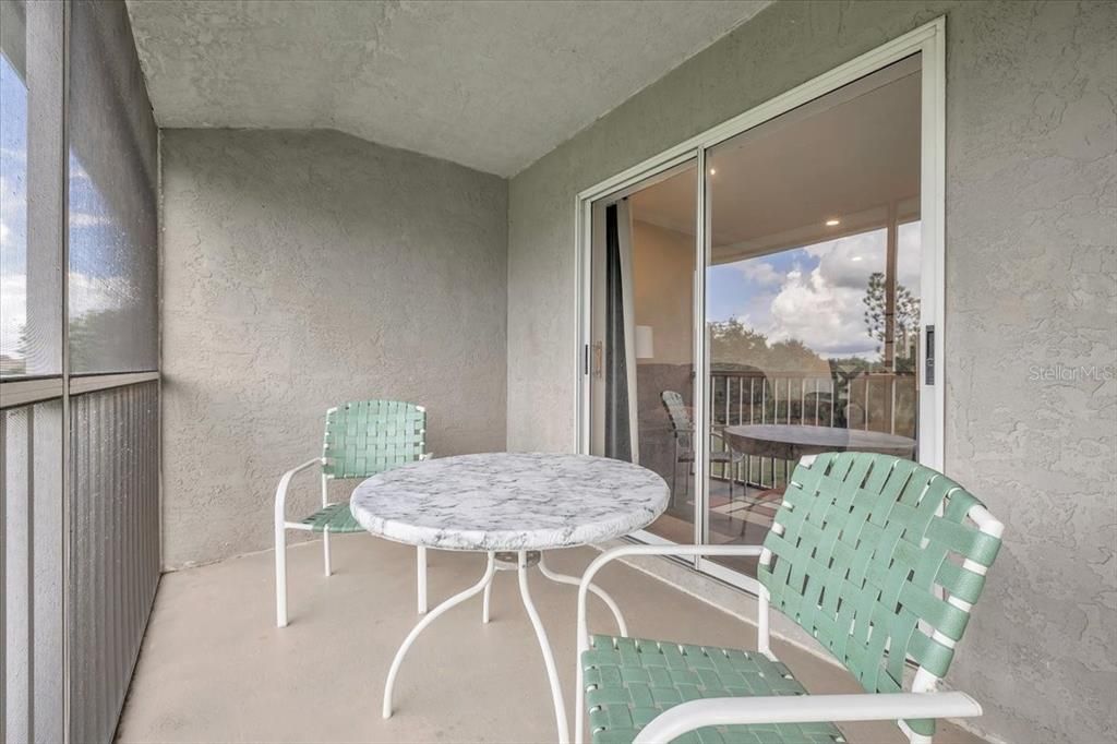 For Sale: $139,900 (2 beds, 2 baths, 897 Square Feet)