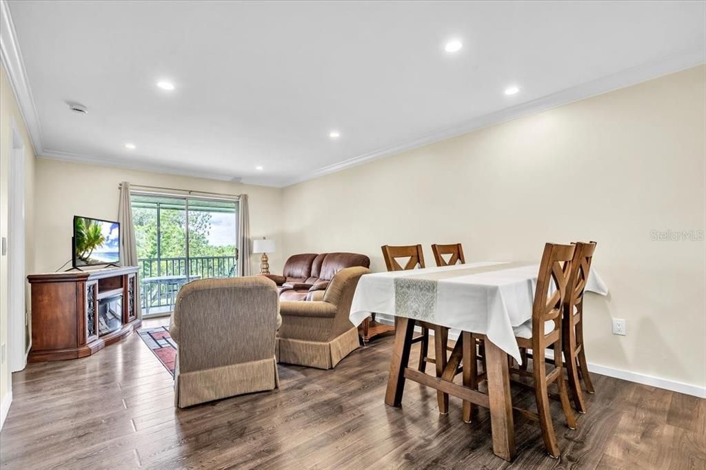 For Sale: $139,900 (2 beds, 2 baths, 897 Square Feet)