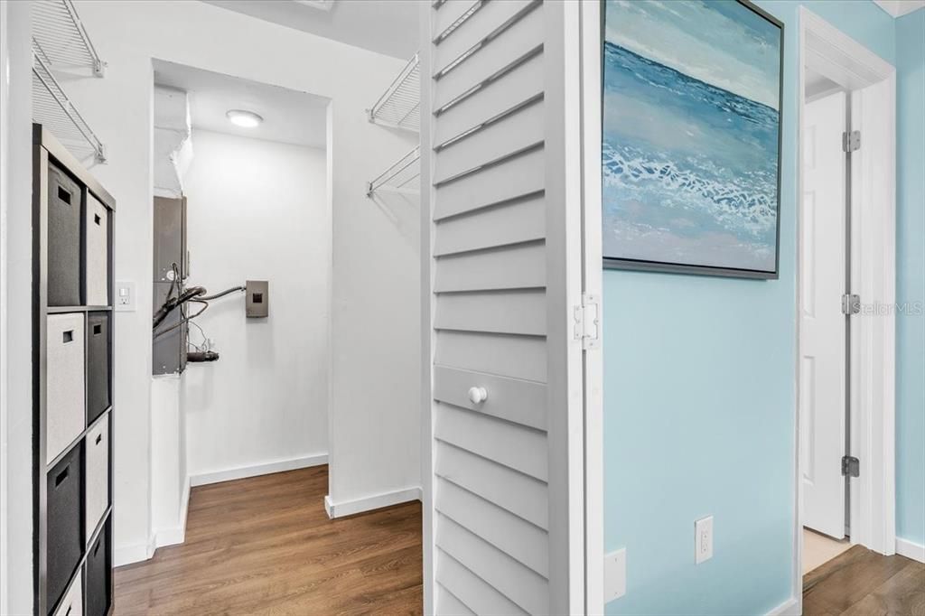 For Sale: $139,900 (2 beds, 2 baths, 897 Square Feet)