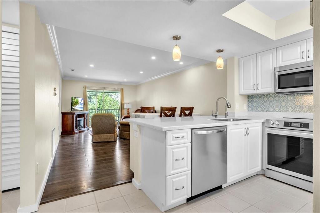 For Sale: $139,900 (2 beds, 2 baths, 897 Square Feet)