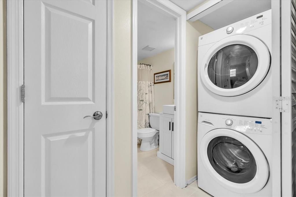 For Sale: $139,900 (2 beds, 2 baths, 897 Square Feet)