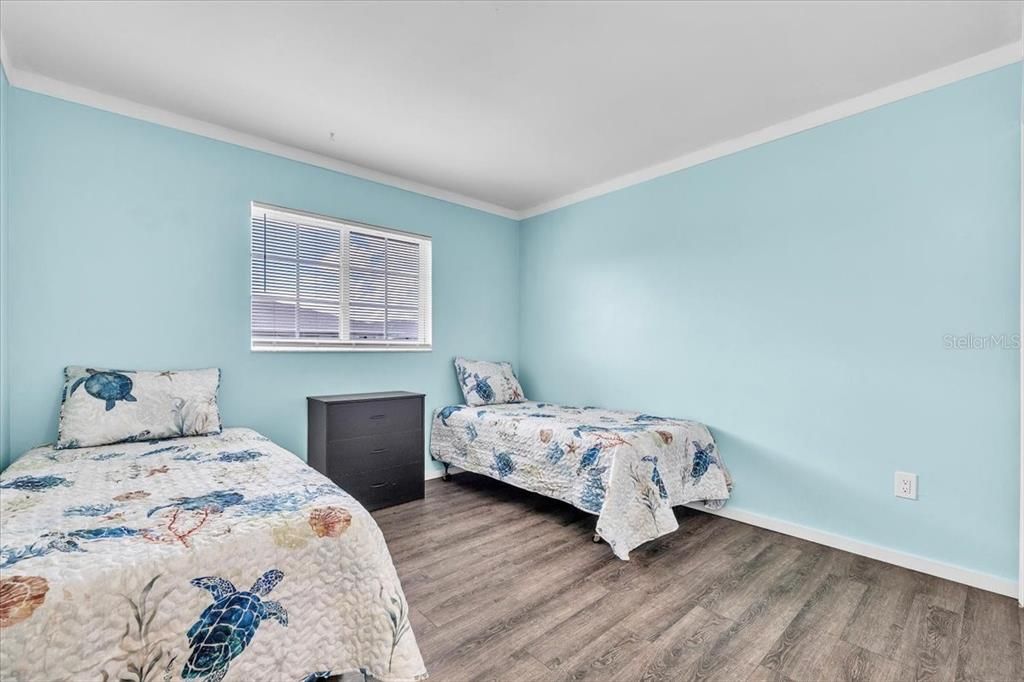 For Sale: $139,900 (2 beds, 2 baths, 897 Square Feet)
