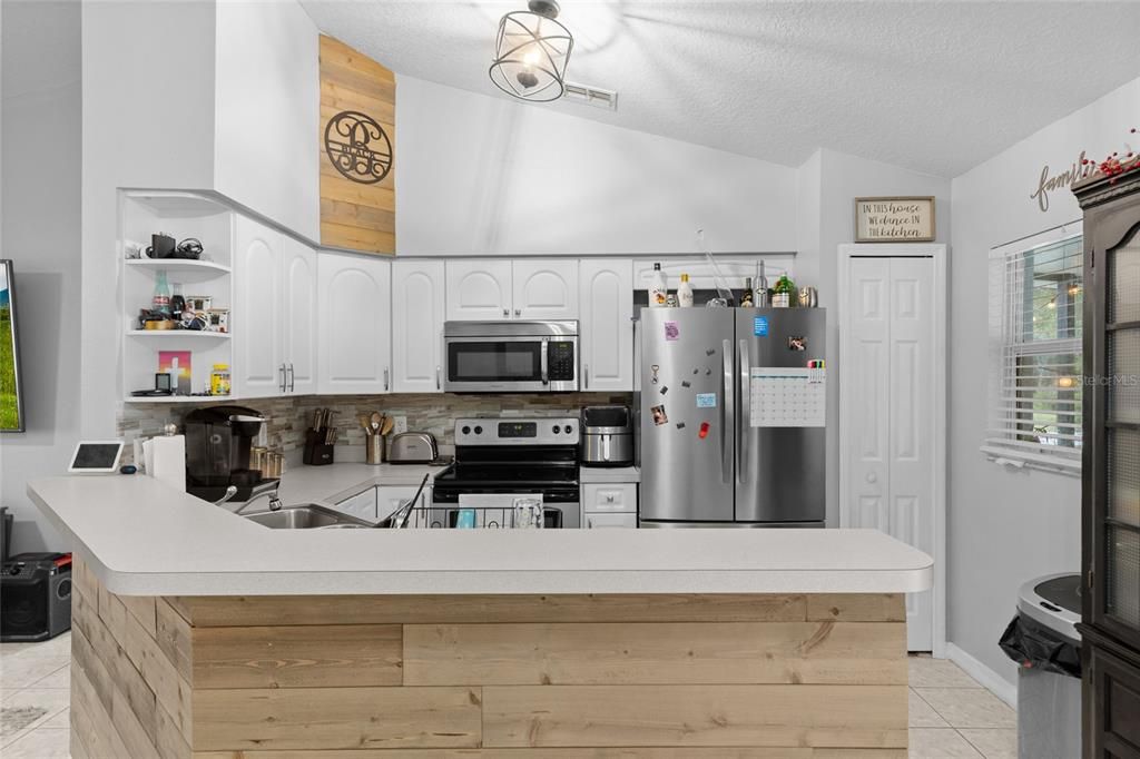 For Sale: $349,900 (3 beds, 2 baths, 1207 Square Feet)