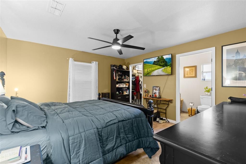 For Sale: $349,900 (3 beds, 2 baths, 1207 Square Feet)