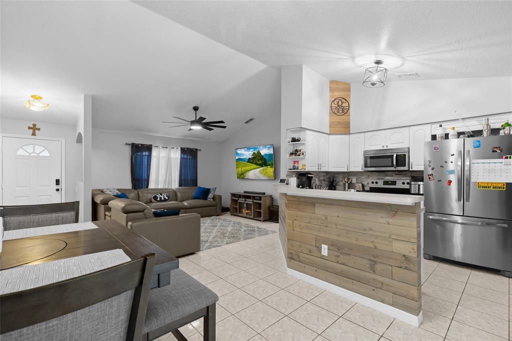 For Sale: $349,900 (3 beds, 2 baths, 1207 Square Feet)
