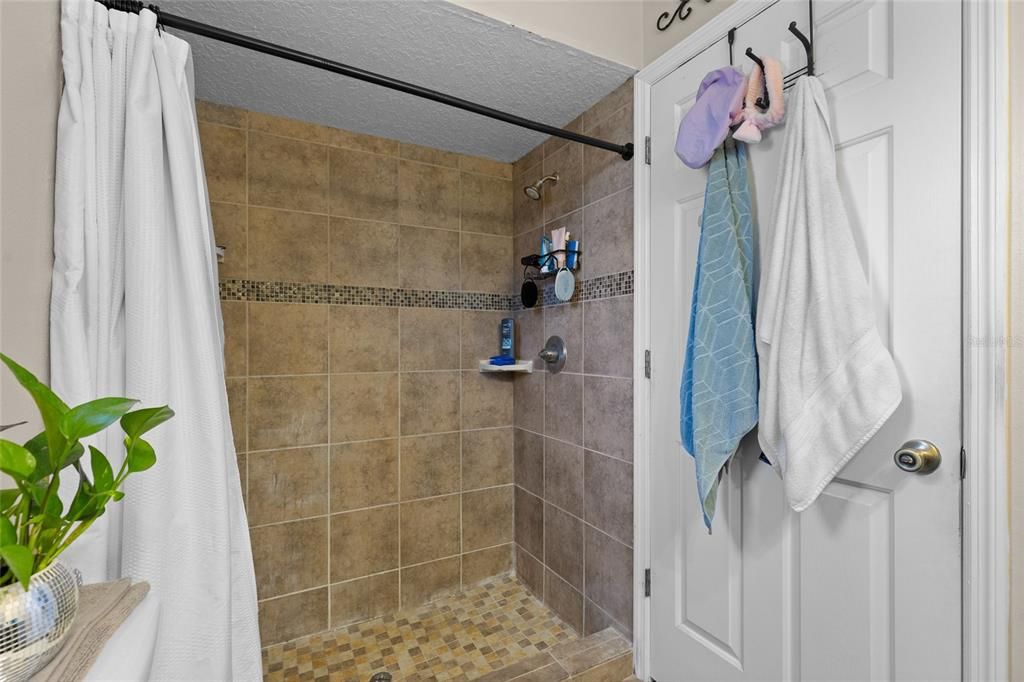For Sale: $349,900 (3 beds, 2 baths, 1207 Square Feet)