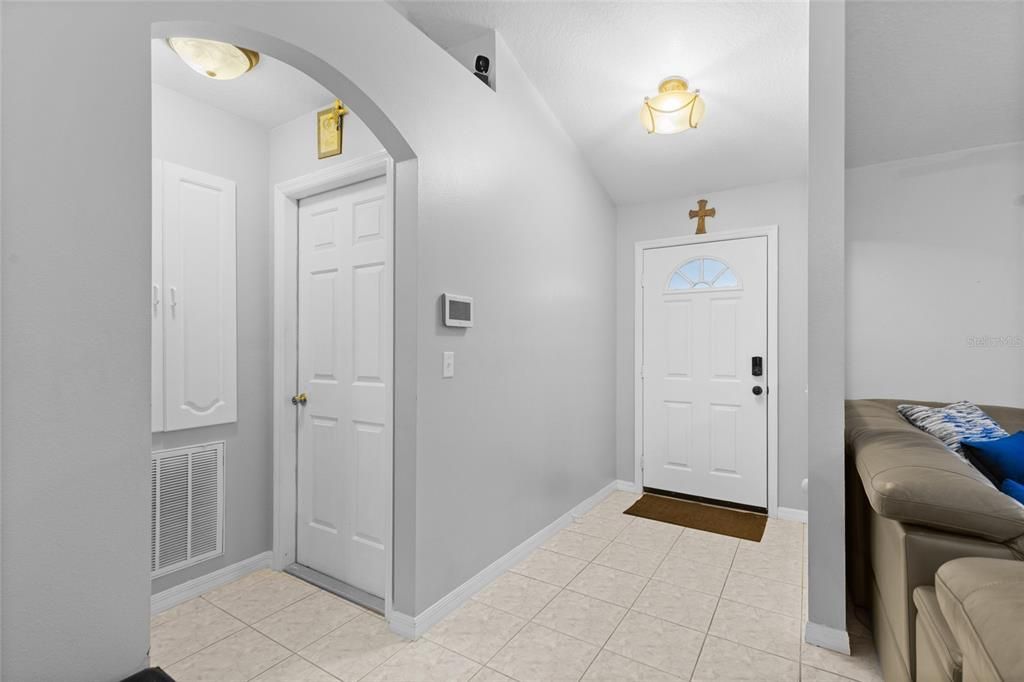 For Sale: $349,900 (3 beds, 2 baths, 1207 Square Feet)