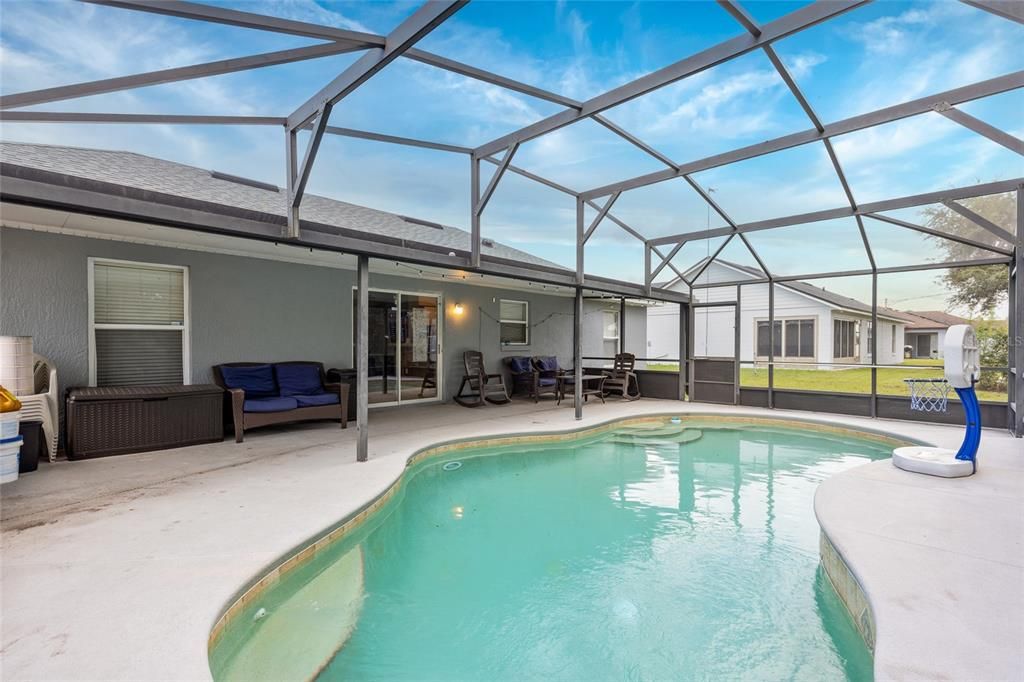 For Sale: $349,900 (3 beds, 2 baths, 1207 Square Feet)