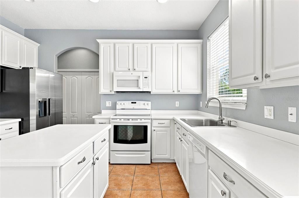 For Sale: $369,900 (3 beds, 2 baths, 2400 Square Feet)