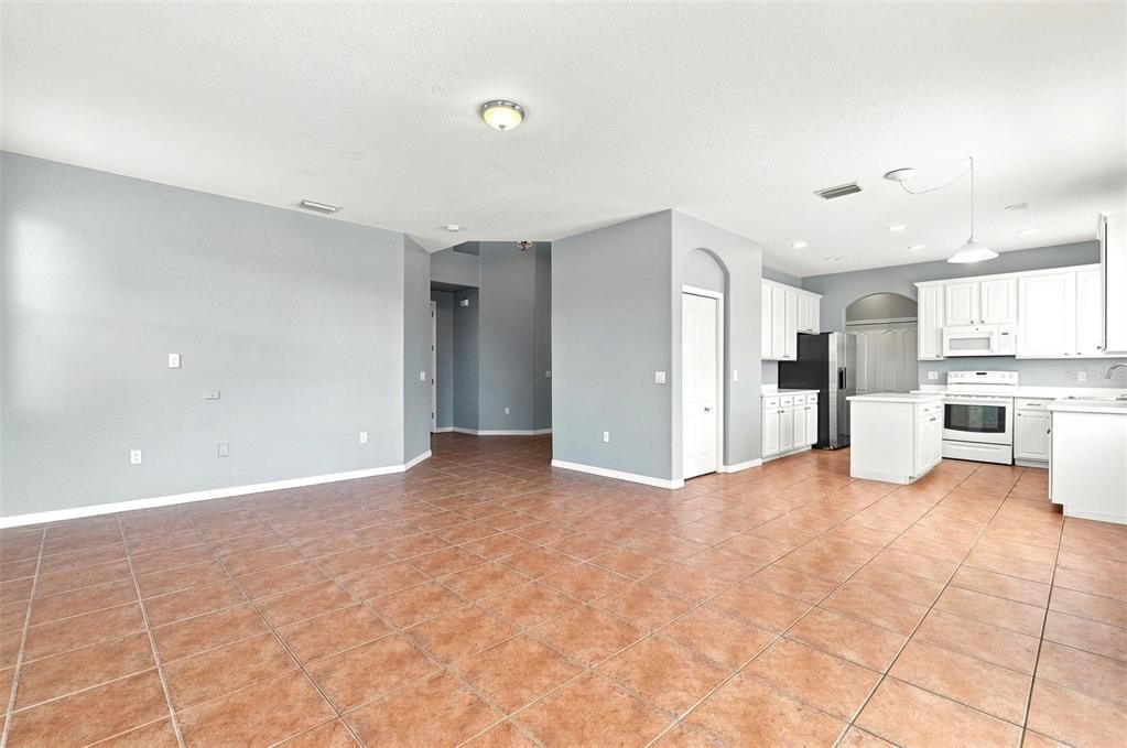 For Sale: $369,900 (3 beds, 2 baths, 2400 Square Feet)