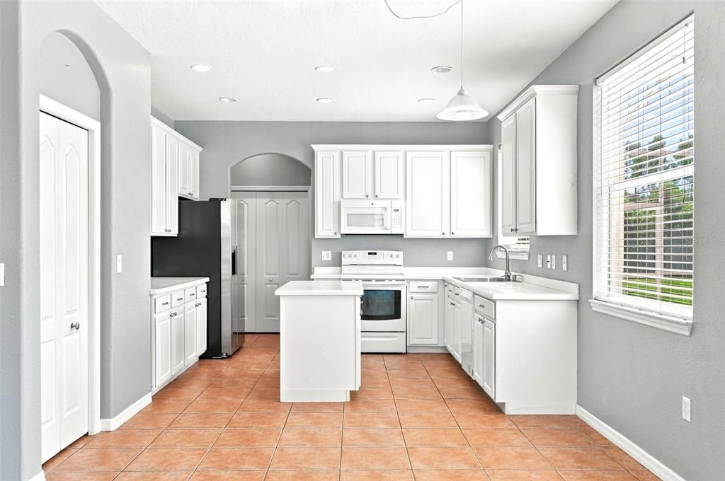 For Sale: $369,900 (3 beds, 2 baths, 2400 Square Feet)